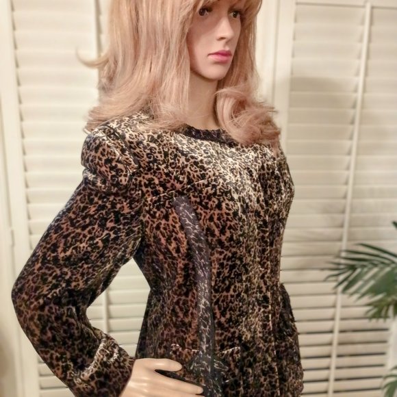 ElieTahari size Large Velvet very soft meterial/pockets adorned with lace. Chic - Picture 1 of 7